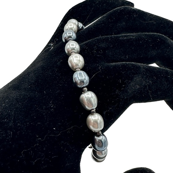 Napier‎ blue and silver bead bracelet with silver tone closure - Picture 2 of 5